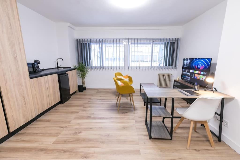 Estudio-Oficina Moderno, Centro De เฮน ภายนอก รูปภาพ