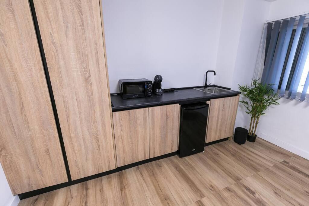 Estudio-Oficina Moderno, Centro De เฮน ภายนอก รูปภาพ