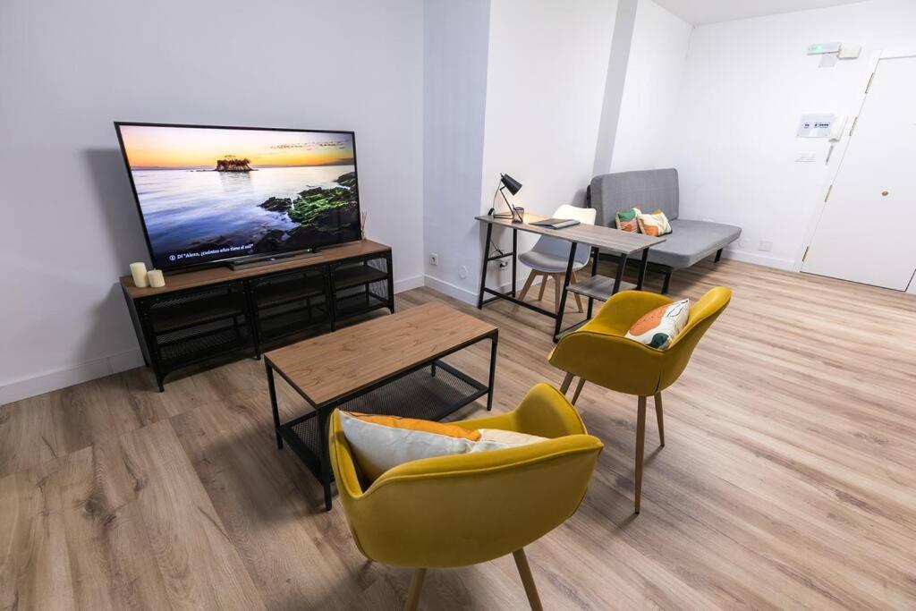 Estudio-Oficina Moderno, Centro De เฮน ภายนอก รูปภาพ