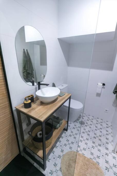 Estudio-Oficina Moderno, Centro De เฮน ภายนอก รูปภาพ